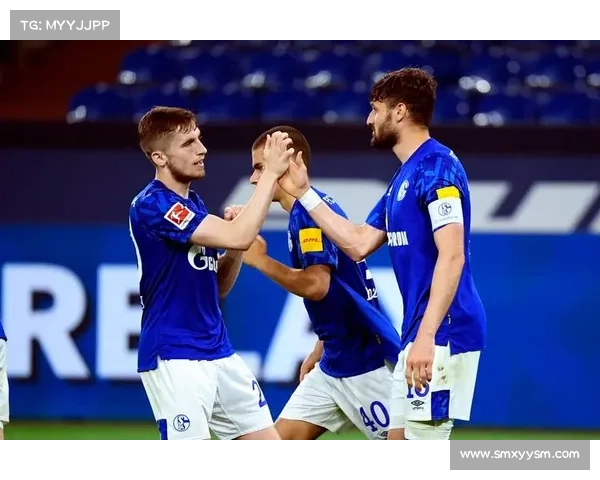 法尔范在沙尔克04时期进攻体系中的核心作用与团队战术影响分析